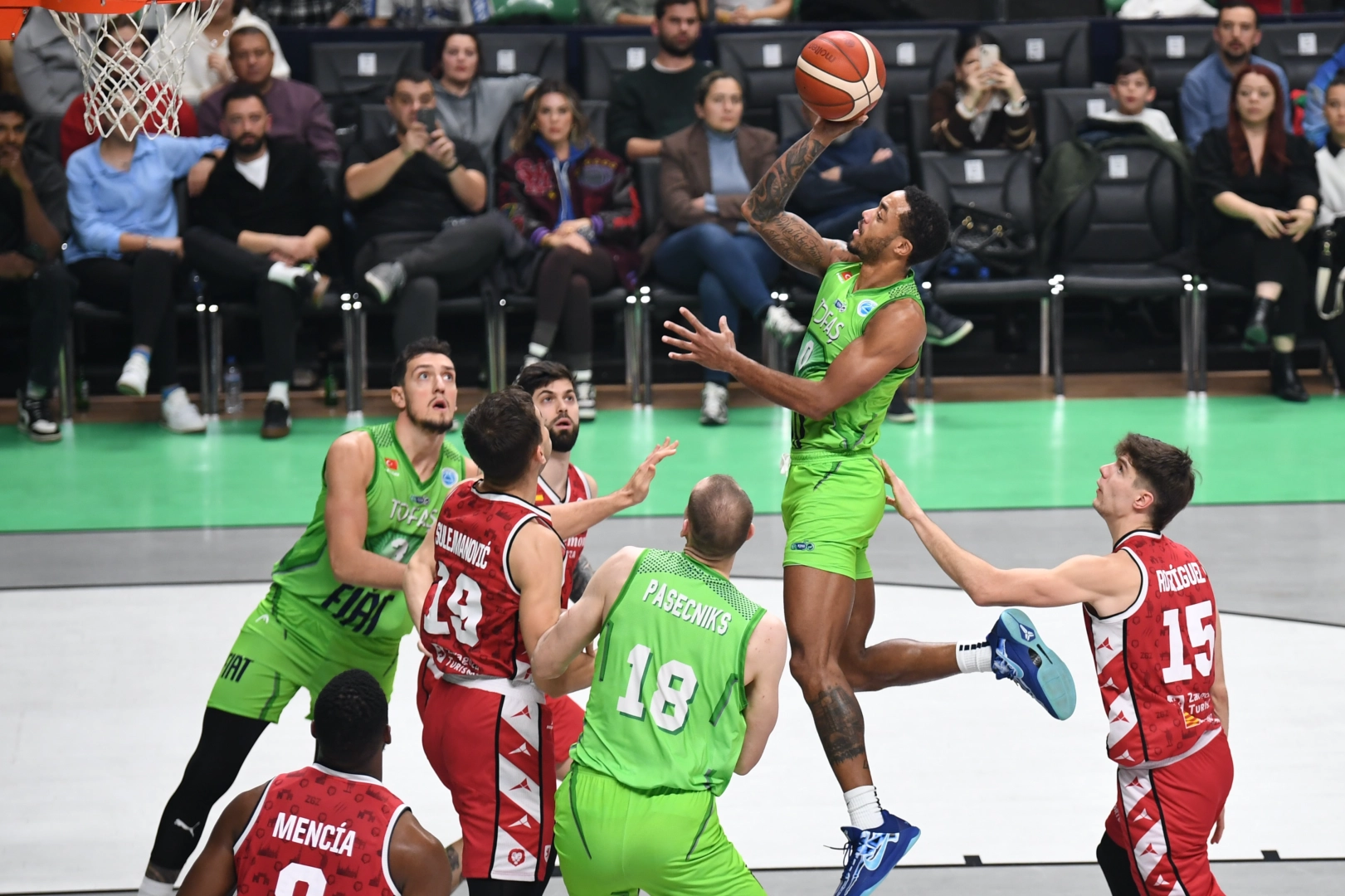 TOFAŞ FIBA Europe Cup İspanya deplasmanında çeyrek final peşinde