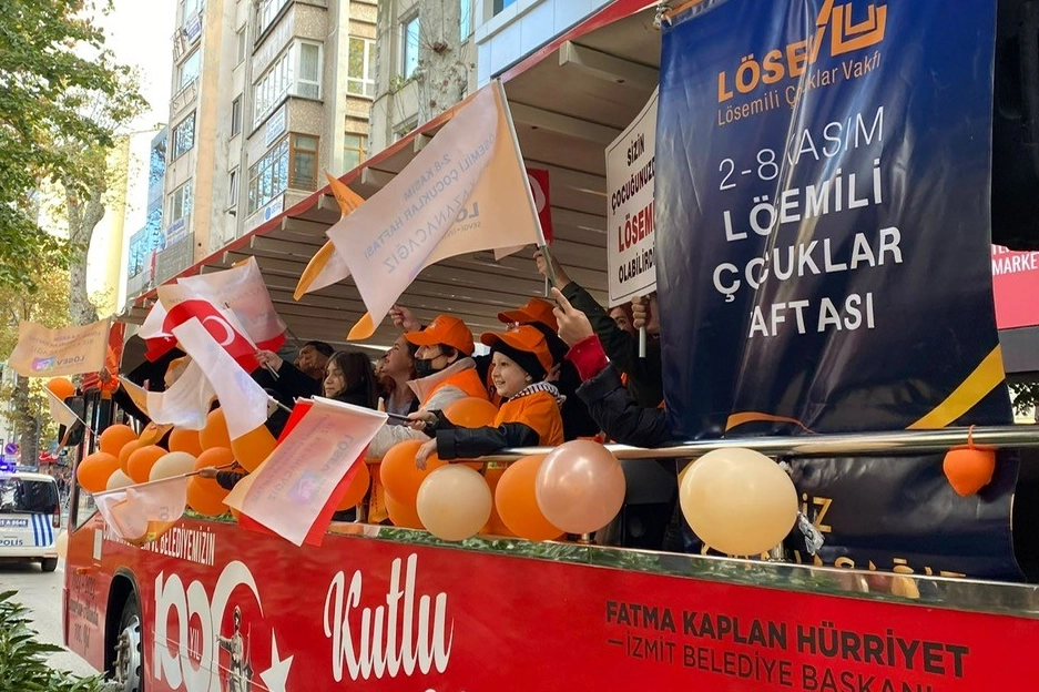 LÖSEV’den Kocaeli’de farkındalık korteji