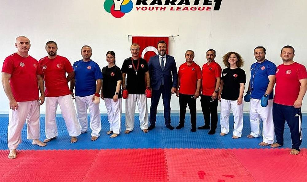 Kemer Belediyesi Karate Antrenörü Akar, milli takım kampında